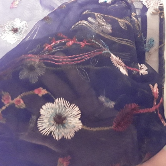 sheer Embroidered blouse - Picture 4 of 4